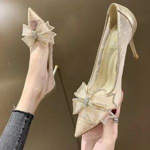 Women's lace-up fashion shoes with pointed toes and thick single shoes